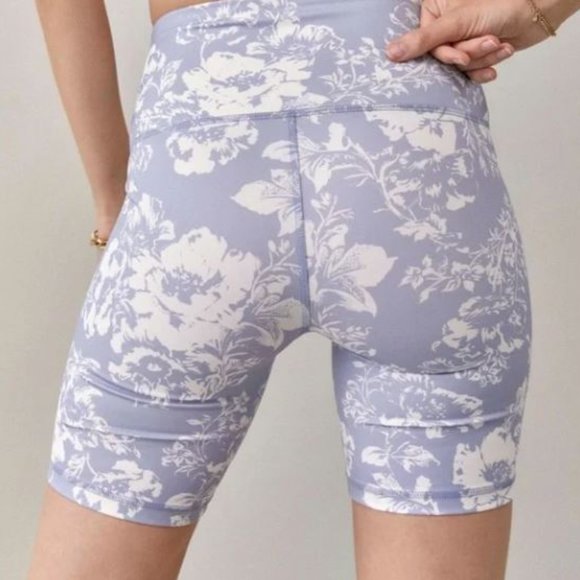 Authentic Reformation Ecomove High Rise 7" Bike Short in Porcelain | Worn Once - Picture 6 of 7